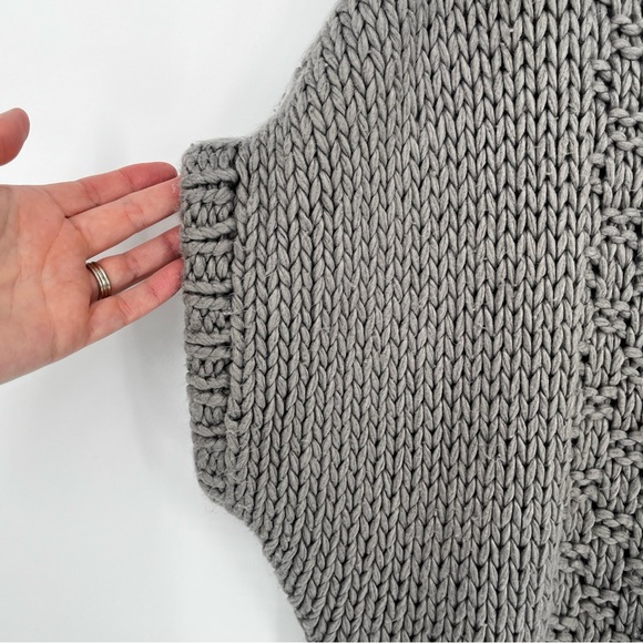 CAARA Oliver Chunky Knit Sleeveless Sweater Gray - Size L - Picture 6 of 11